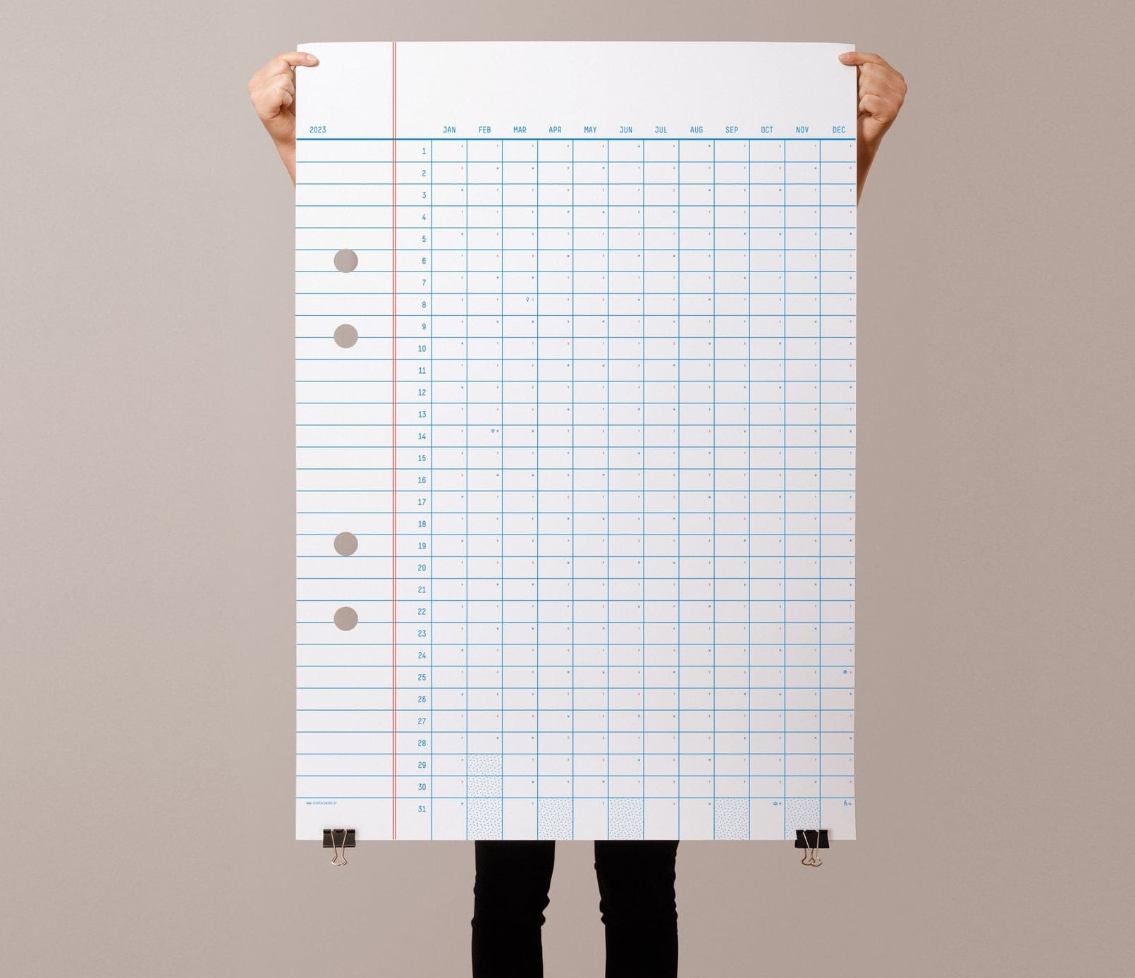 A photo of hands holding a calendar